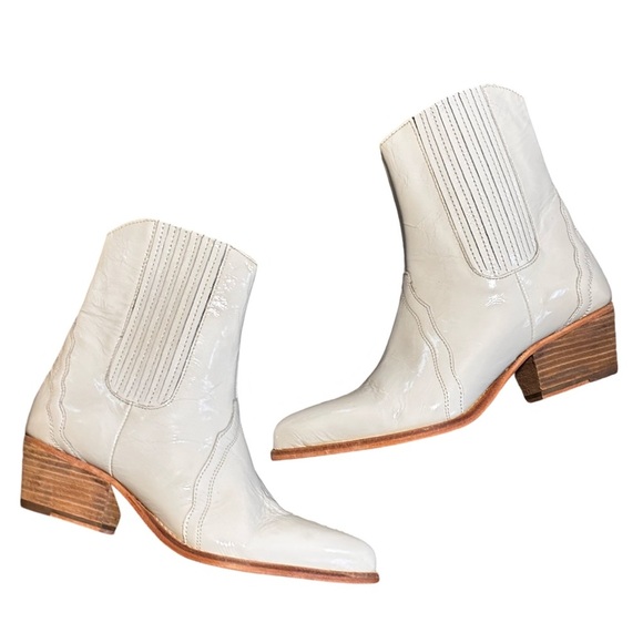 Free People New Frontier Chelsea Boots size 6 or 36.5 New patent leather - Picture 1 of 11
